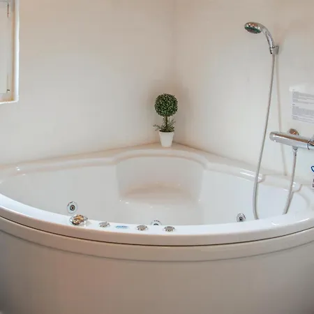 4 Bedroom Stunning In Glesborg