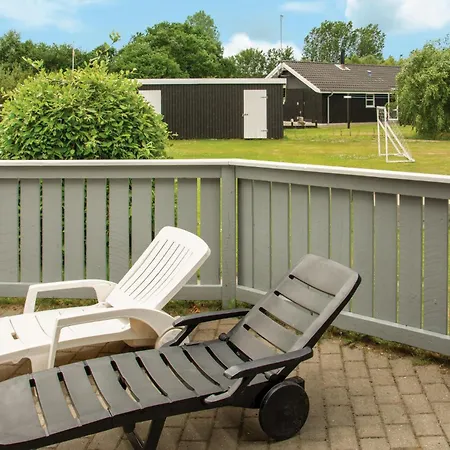4 Bedroom Stunning In Glesborg 別荘 *