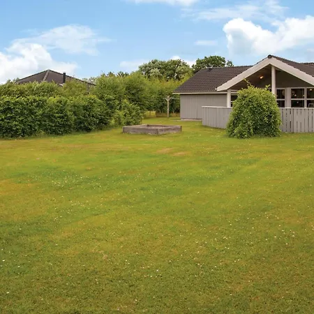 4 Bedroom Stunning In Glesborg 別荘 *