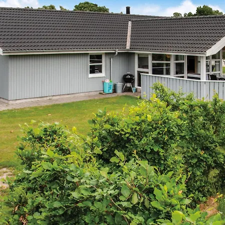 4 Bedroom Stunning In Glesborg Fjellerup Strand